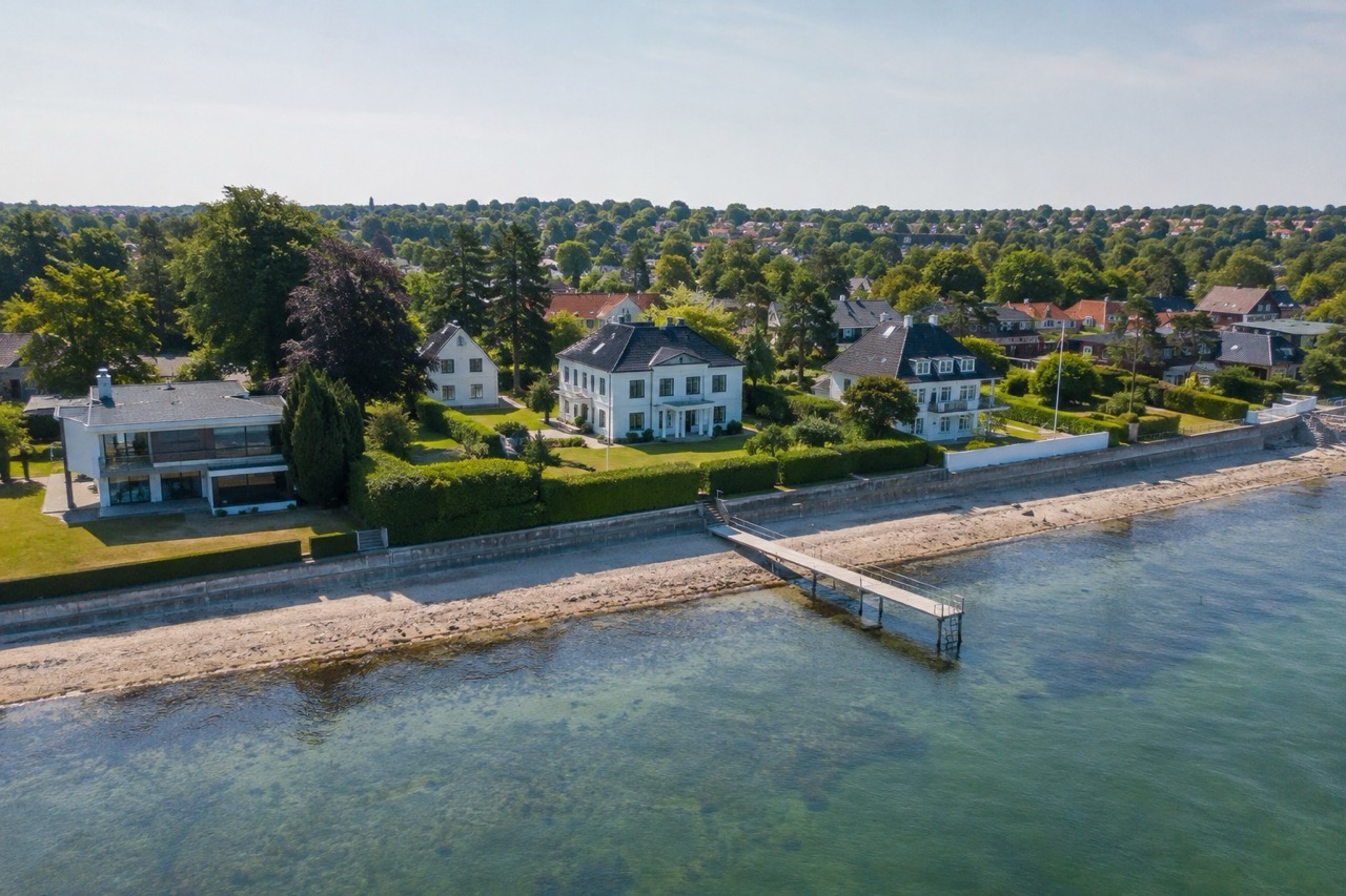 Luftfoto hvor lys, bygning og omgivelser arbejder sammen